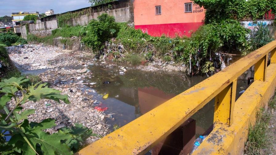 Persiste incertidumbre sobre paradero de hombre que se lanzó a cañada de Guajimía