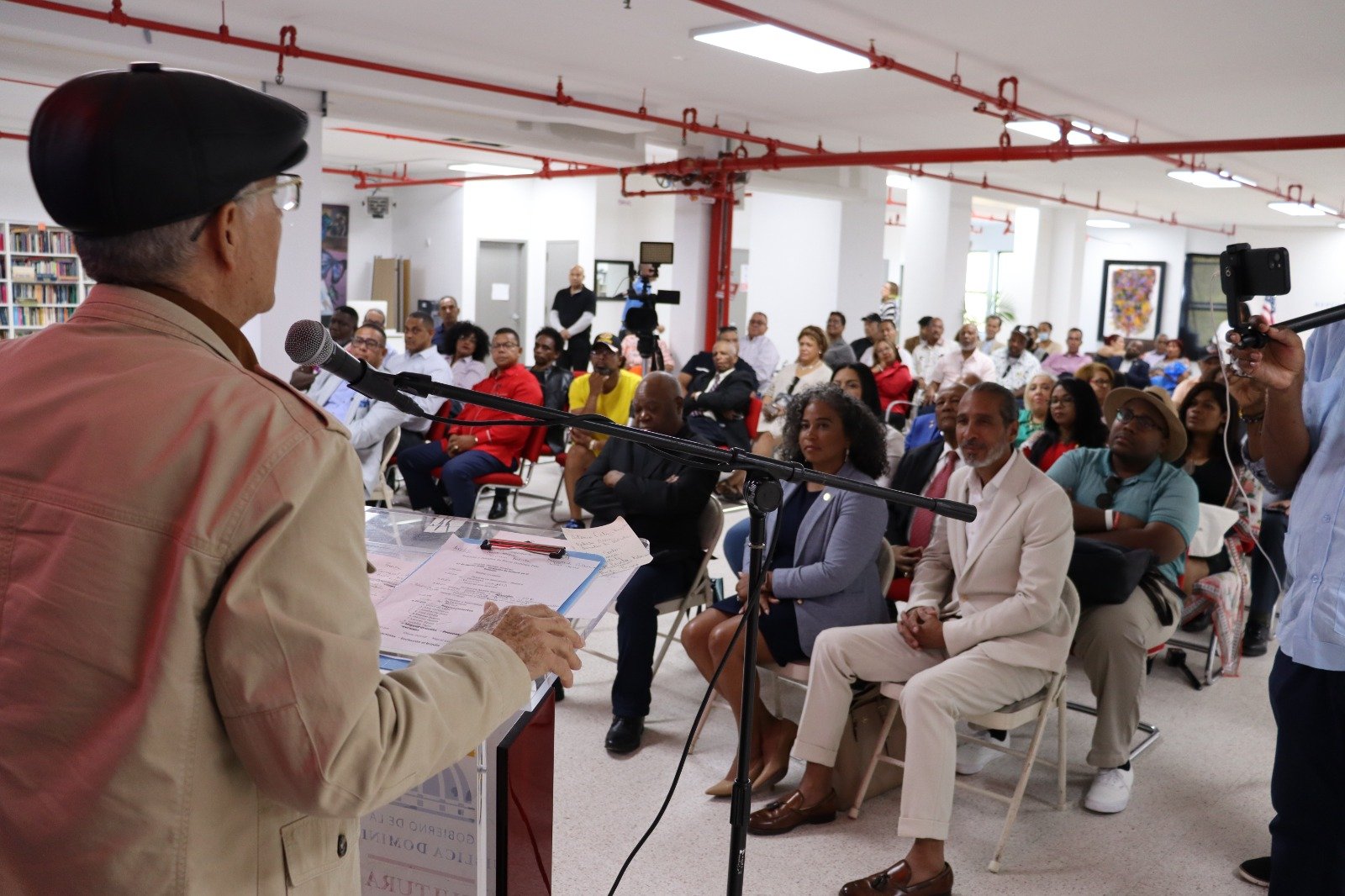 Ayuntamiento Santo Domingo Este creará oficina de apoyo a dominicanos en el exterior