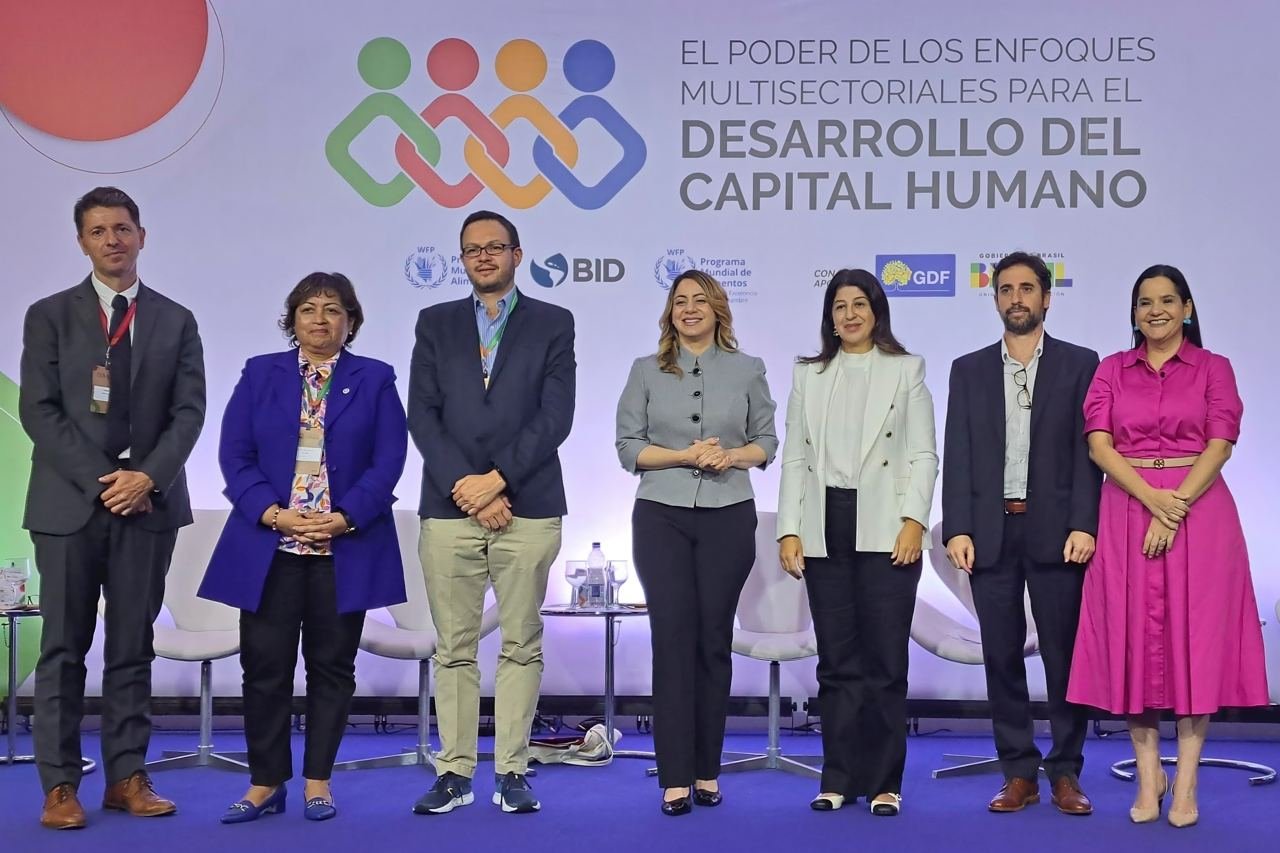 Gloria Reyes presenta acciones de Supérate en Brasil