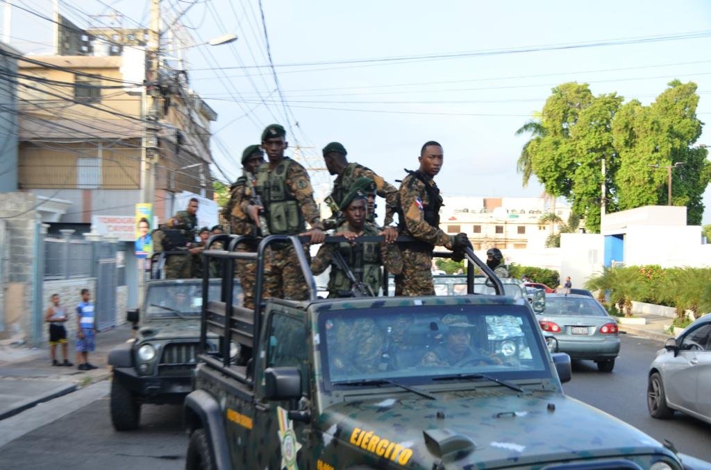 Comando Conjunto Unificado Fuerzas Armadas y Policía nacional despliegan personal y equipo en el sector de Capotillo