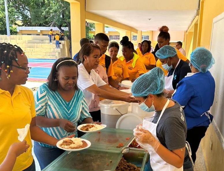 Por primera vez estudiantes de PREPARA empiezan a recibir alimentación escolar los fines de semana