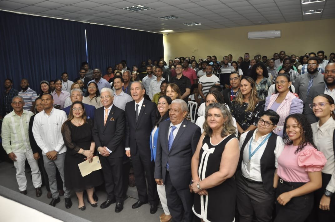 MESCYT anuncia mejoras para maestros del programa Inglés de Inmersión