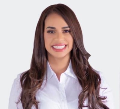 Bajan de la Tarima de mala manera a la Diputada Betty Geronimo el Staff de Luis Abinader 