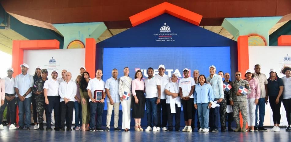 “De Vuelta al Barrio” llega a Santo Domingo Oeste con figuras del deporte, arte y entretenimiento