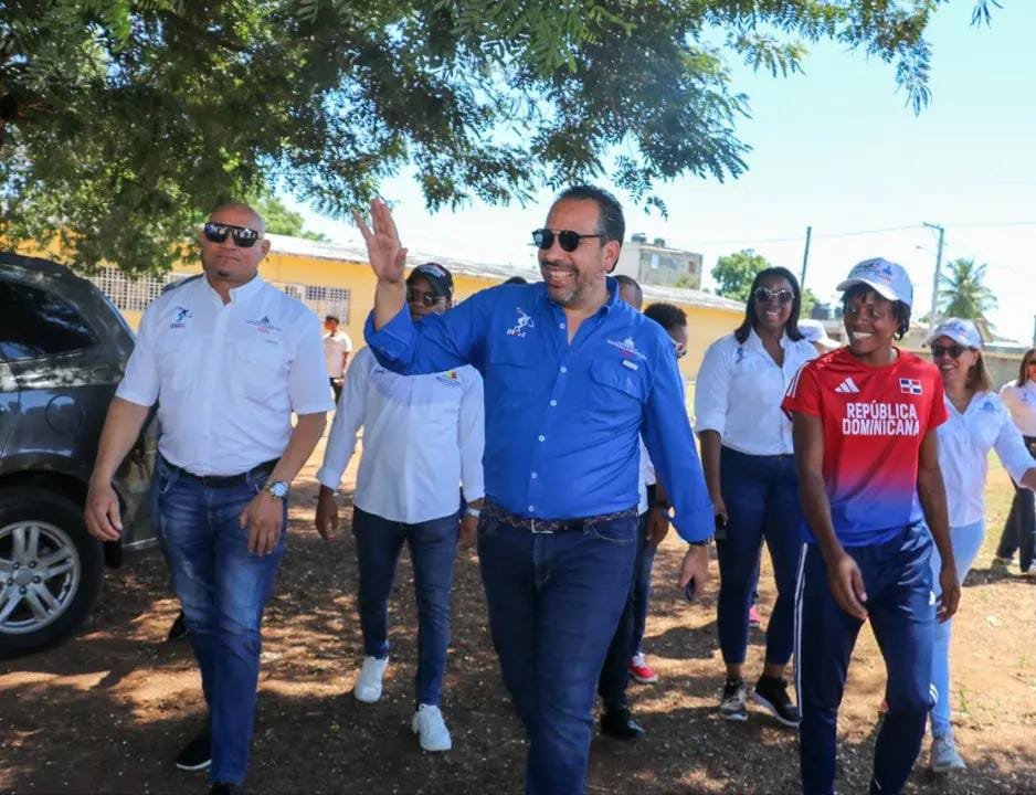 INEFI sigue adjudicando techados en beneficio del deporte escolar 