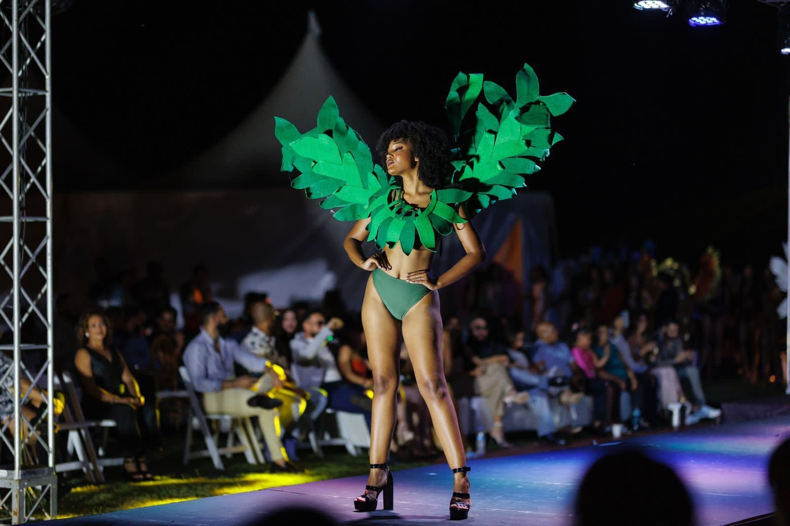 Alta Vista Restaurant realiza desfile solidario