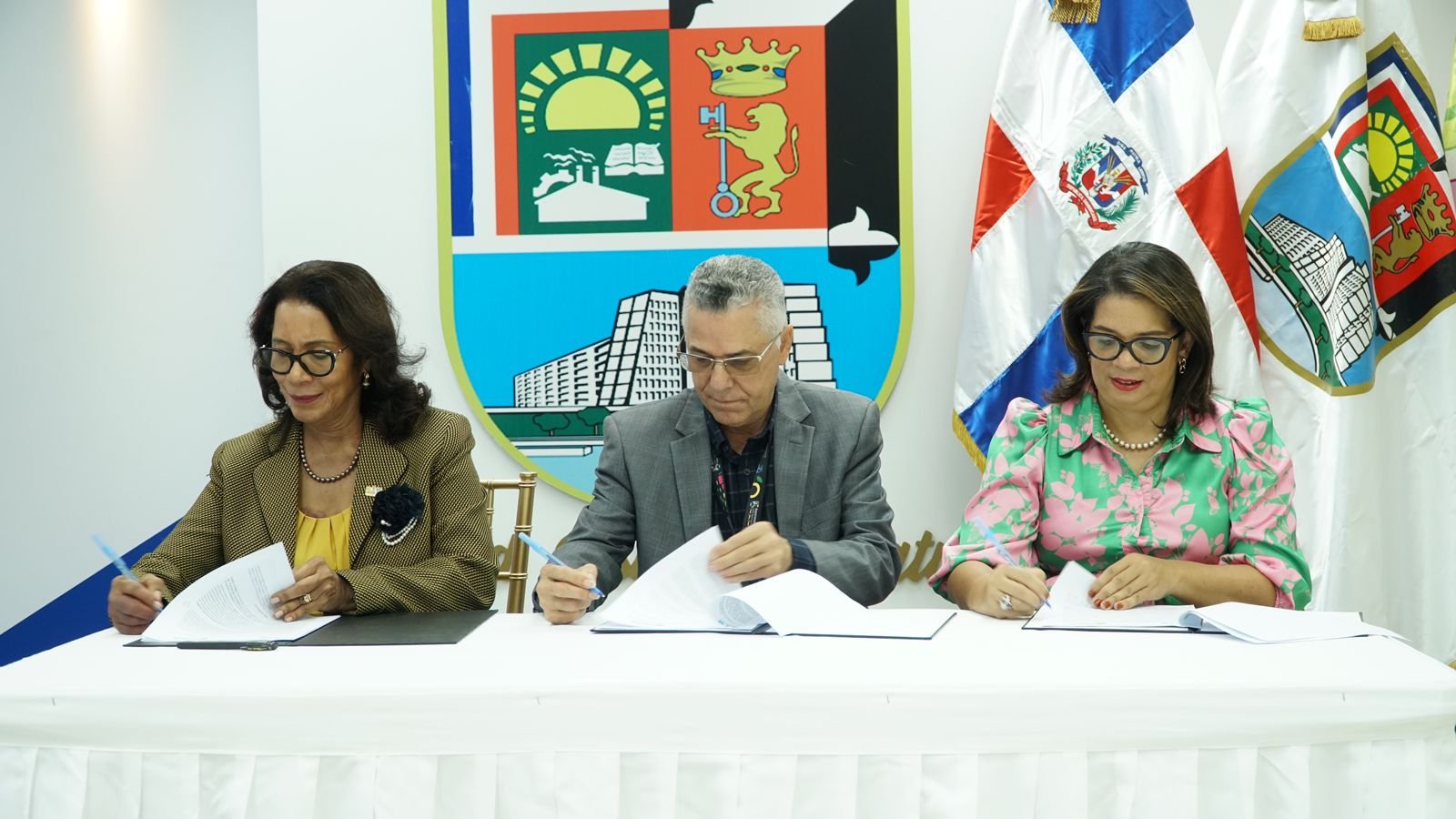 Ayuntamiento de Santo Domingo Este y CONANI trabajarán en favor de la niñez en situación de calle del municipio