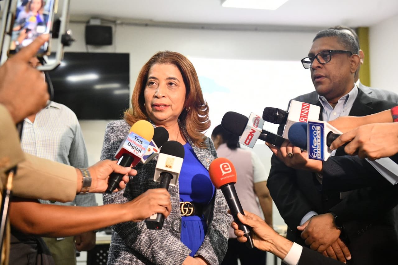 JCE inicia proceso de clonado de equipos que se usarán en primarias de este 1 de octubre