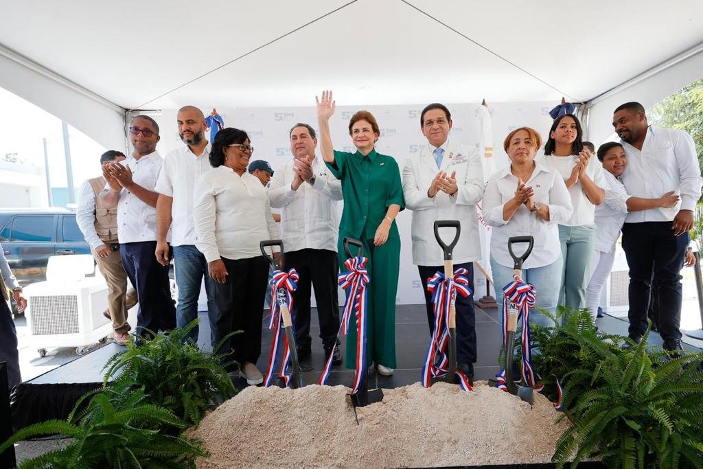 Vicepresidenta Raquel Peña deja iniciada construcción unidades hemodiálisis y pie diabético en hospital de Neyba