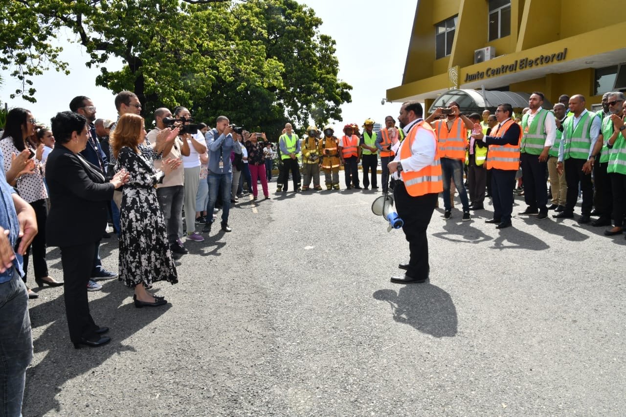 La JCE realiza con éxito el primer simulacro de evacuación en su sede central