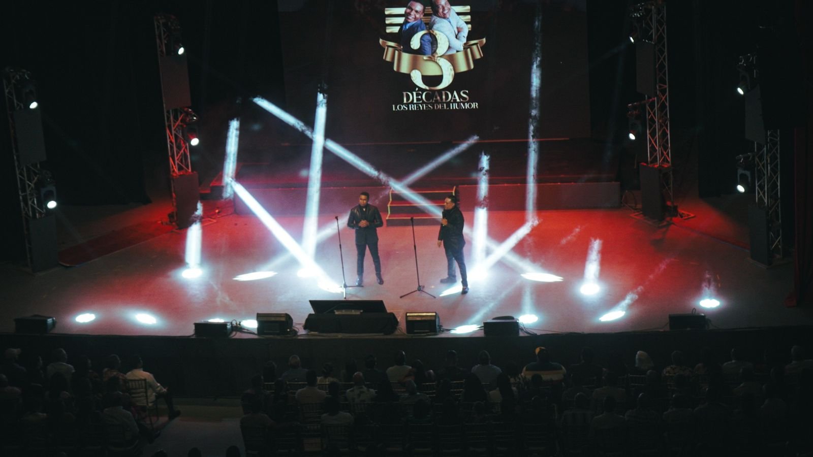 Raymond y Miguel a casa llena en Santiago con la celebración de sus “3 Décadas” 