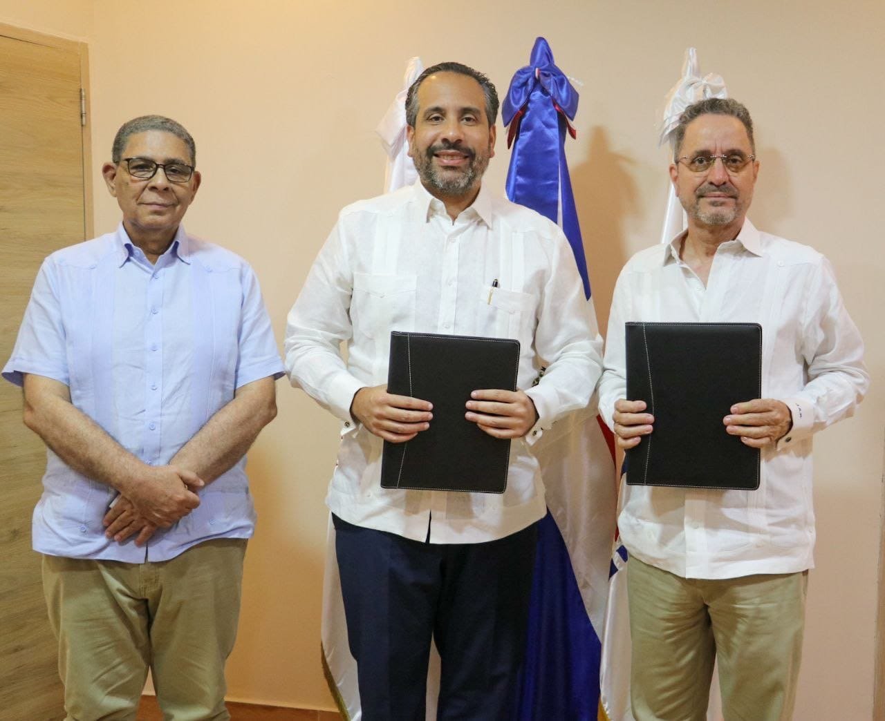INEFI Y HOGAR CREA DOMINICANO FIRMAN CONVENIO PARA PREVENIR EL CONSUMO DE DROGAS