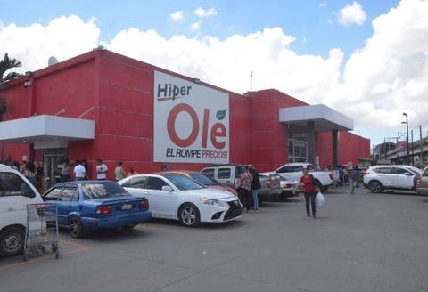 Atracadores torturan y asesinan 2 guardianes de seguridad en supermercado de villa mella 