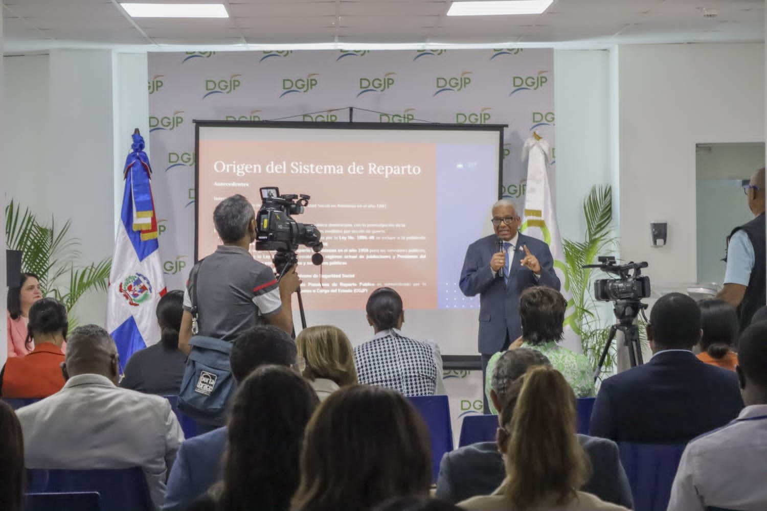 Dirección General de Jubilaciones y pensiones realiza conversatorio sobre el Sistema de Pensiones