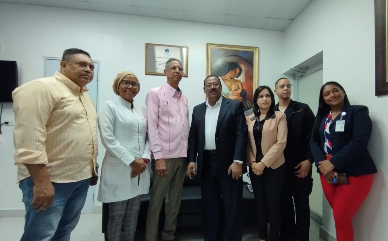 Director del SRSM visita el Materno Infantil de Los Mina en acciones lucha contra el dengue