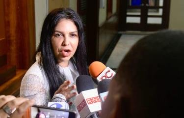 Juez cuestiona a fiscales por ocupar pasaporte de diputada Rosa Pilarte