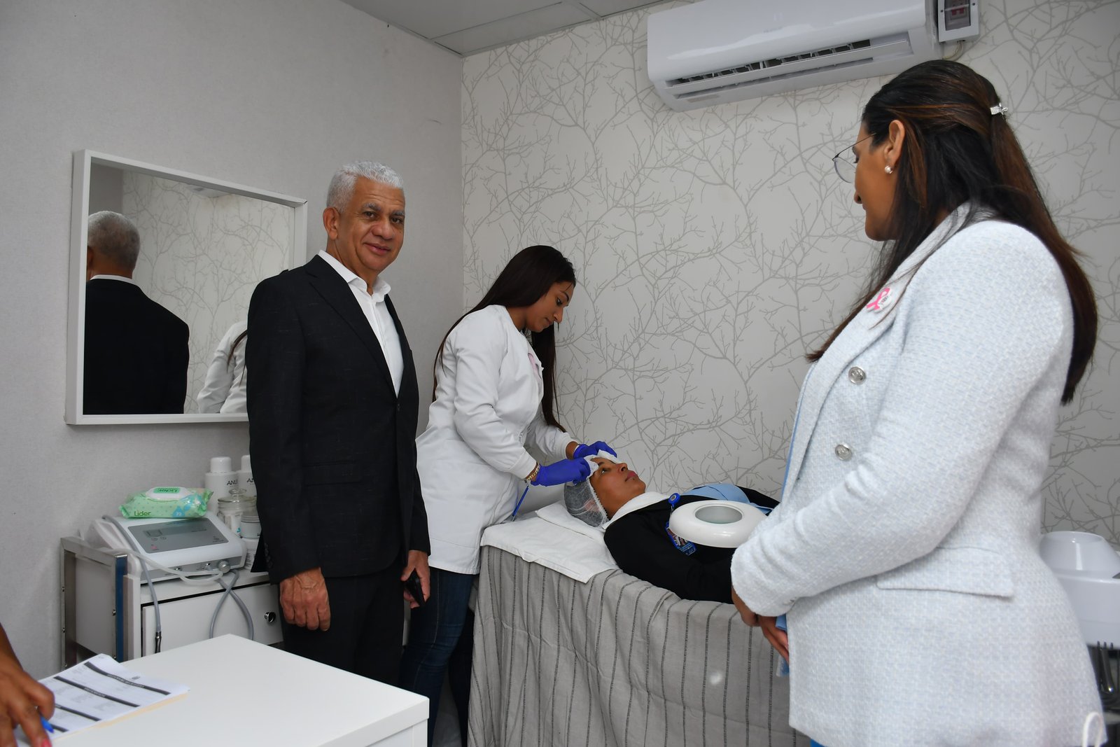 Senado realiza operativo médico para colaboradores por el mes de sensibilización sobre el cáncer de mama