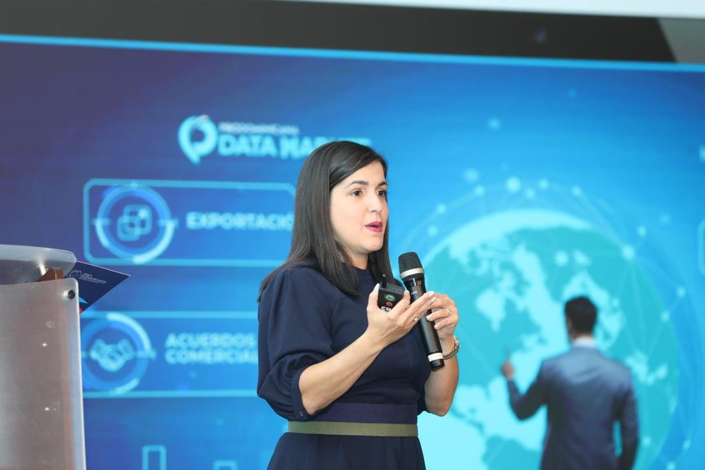 Biviana Riveiro presentó los resultados de la encuesta FINTECH en la apertura del CARICAM FINTECH & Insurtech Summit 2023