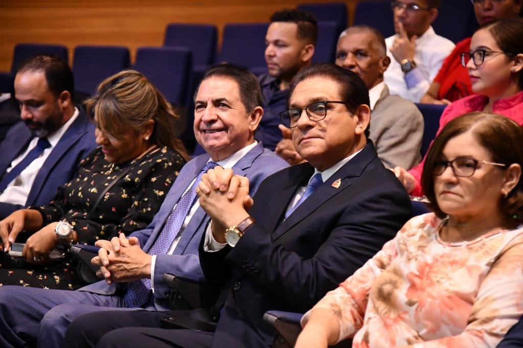 Ministro de Salud presenta PLANDES 2030 en provincia Peravia