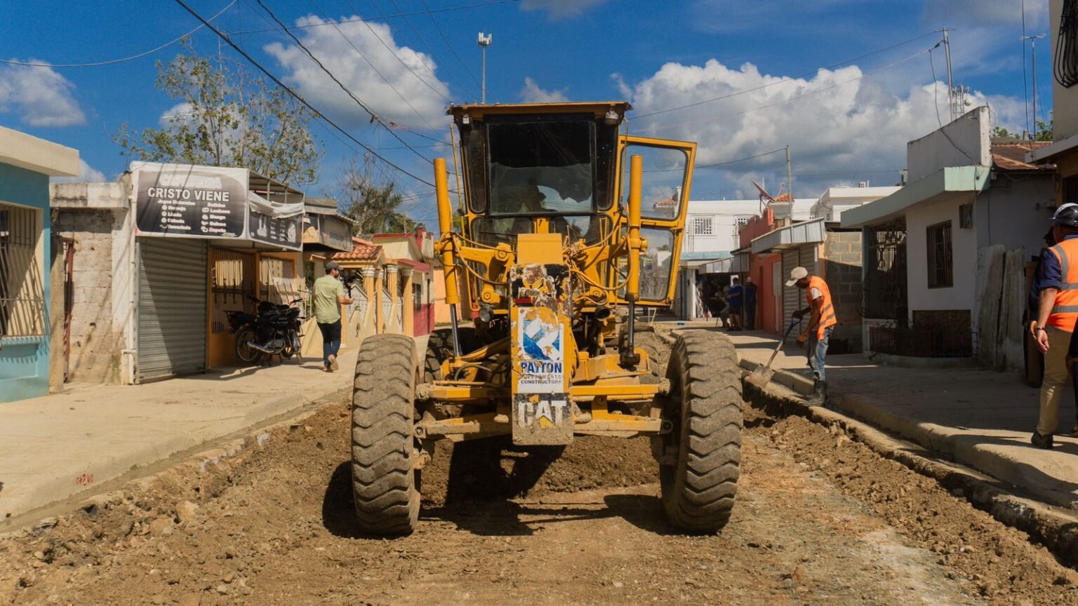 Ministro Deligne Ascención supervisa obras ejecutadas en Sabana Grande de Boyá