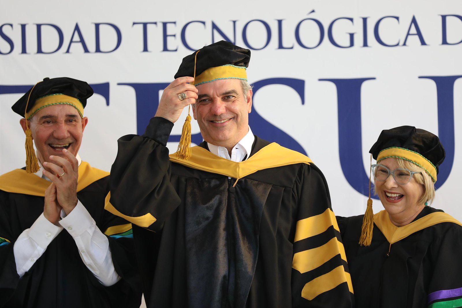 Presidente Abinader recibe Título Doctor Honoris Causa en Políticas Públicas de UTESUR