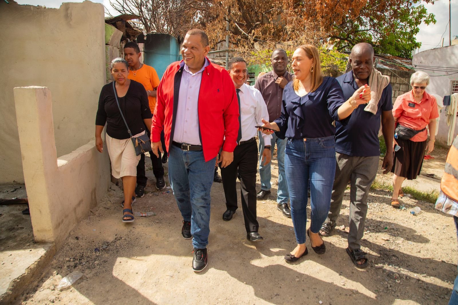 Alcalde Carlos Guzmán acude a llamado de familias de Los Guaricanos perdieron todo tras un incendio