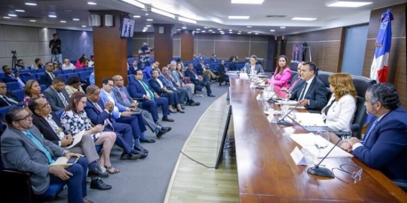 JCE y partidos decidirán si utilizarán laptops en vez de escáneres para elecciones de 2024