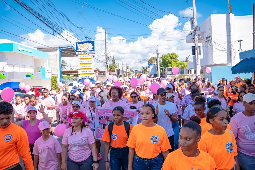 LA ROMANA realiza la 4ta. Caminata por la vida organizada por el Instituto Oncologico del Este
