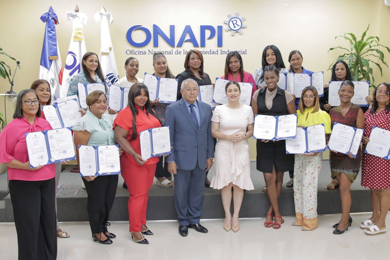 Onapi entrega nombres comerciales a Mujeres Súper Emprendedoras de Supérate