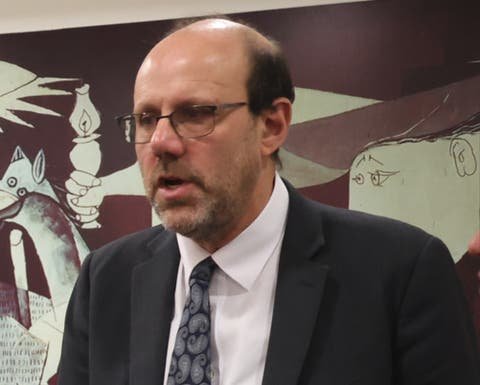 Premio Nobel de Economía afirma salud y educación son fundamentales para salir de la pobreza