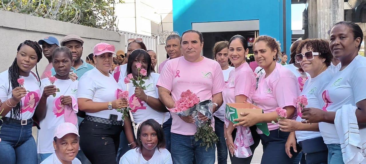  SDN: Precandidato a diputado Víctor Pavón conmemora junto a decenas de mujeres Día  Mundial contra Cáncer de Mama
