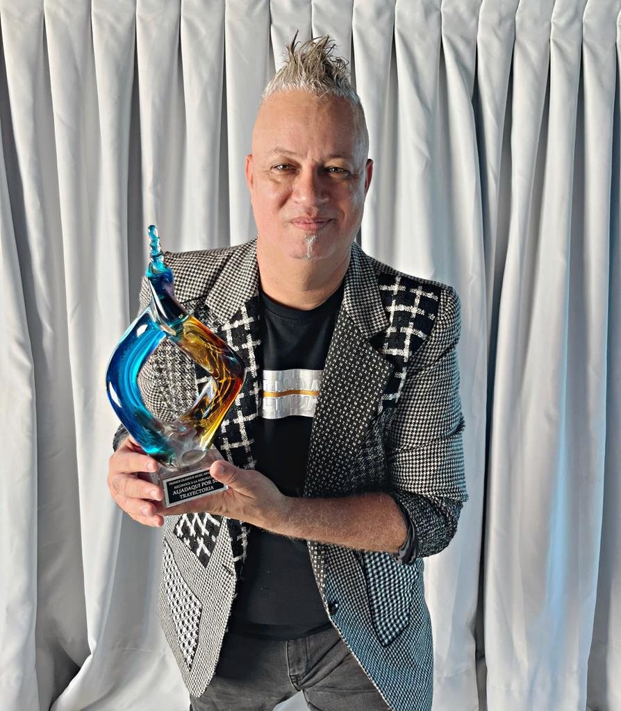 Premios Glamour Music Awards 2023 reconoce la  trayectoria del Pop Rock Aljadaqui 