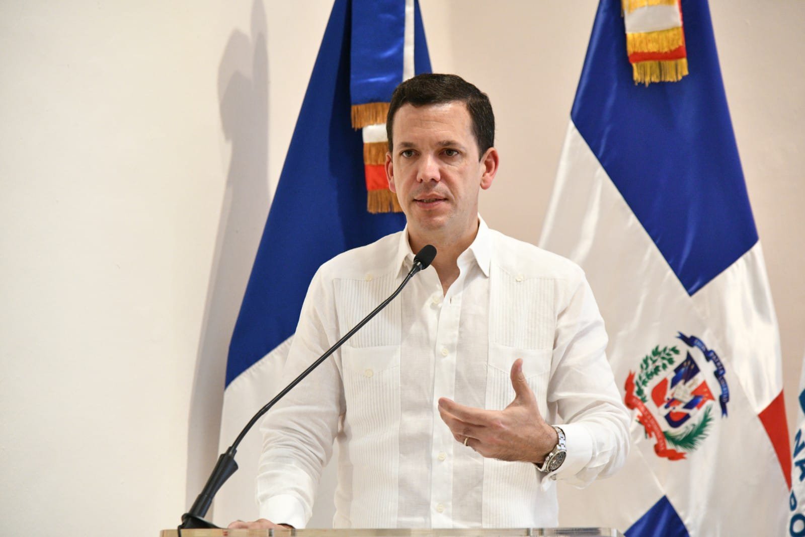 Hugo Beras: Gobierno está decidido a  impulsar la movilidad eléctrica