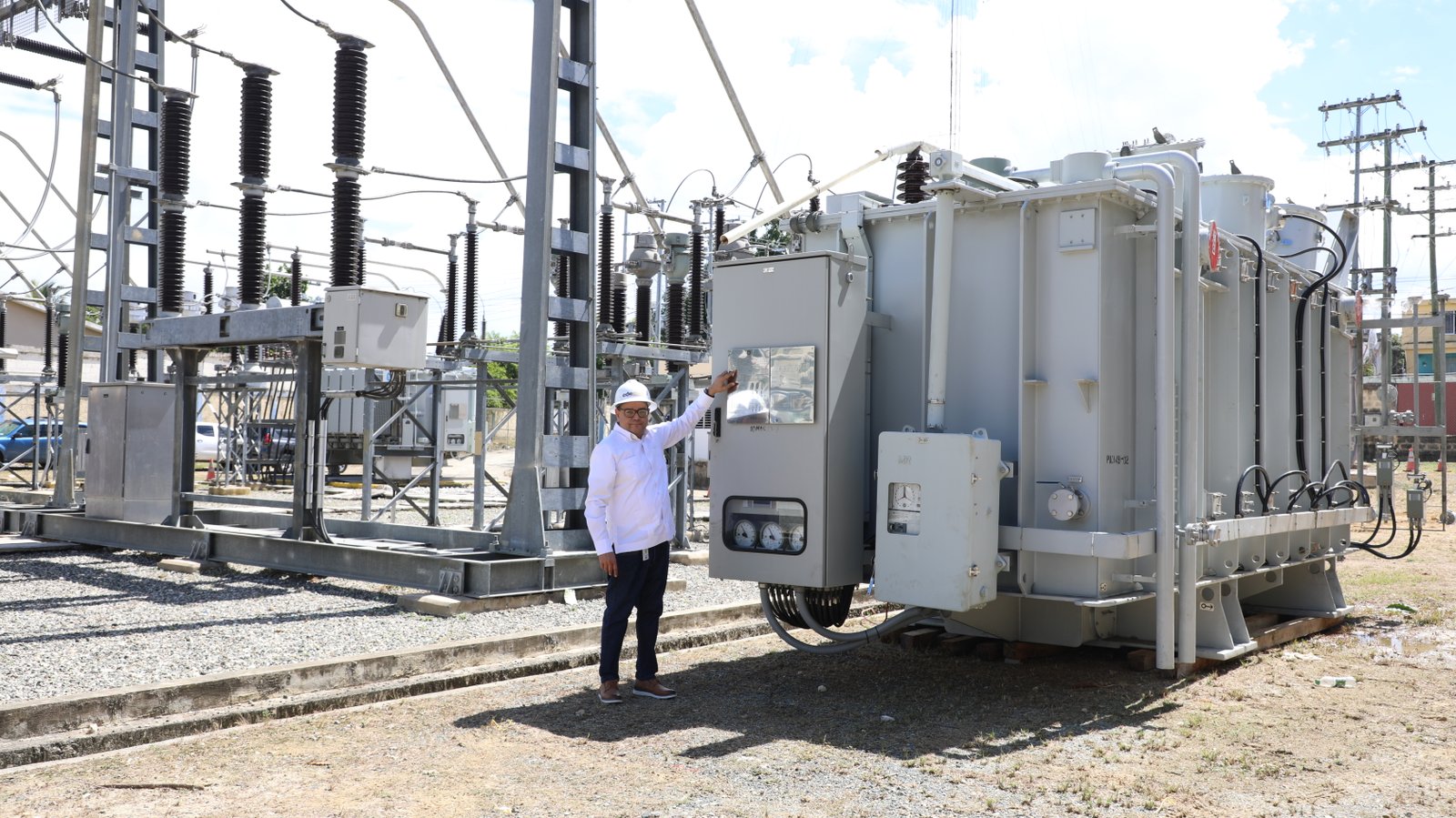 Edeeste inicia instalación de transformador de 50,000 kVA para eliminar problemas eléctricos en Villa Mella