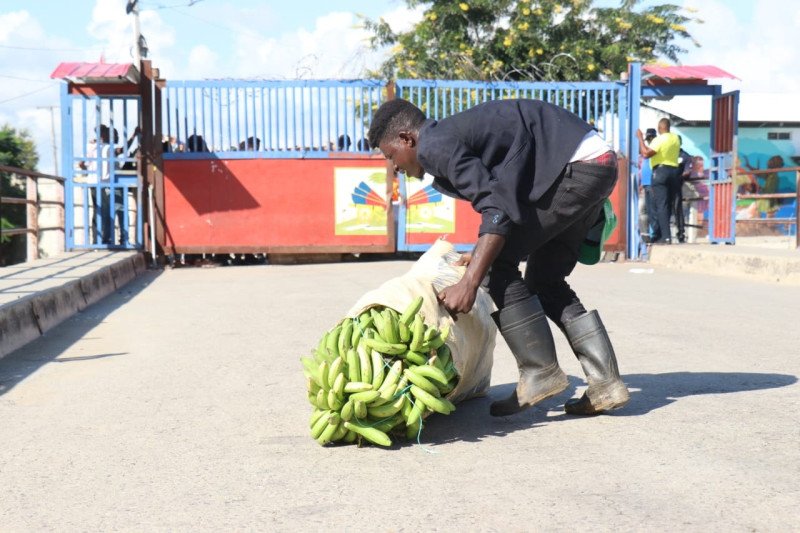Haití permite entrada de alimentos por Dajabón, pese a cierre de frontera