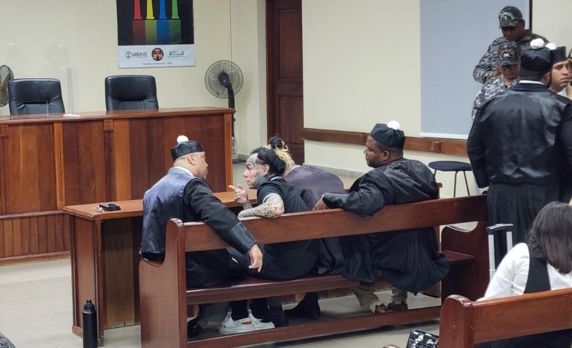 Tekashi con impedimento de Salida - Presentación Periódica y 500,000 Pesos de Fianza 