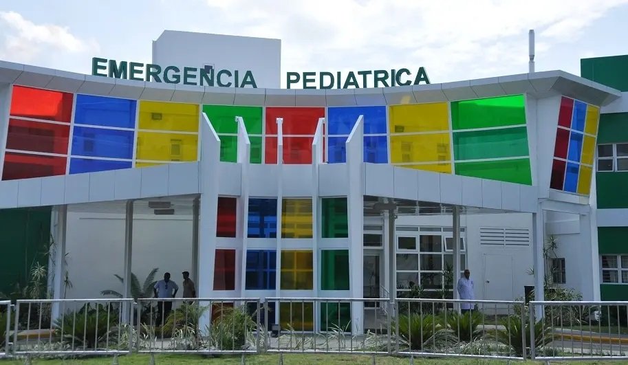 Hospital infantil Arturo Grullón desbordado por pacientes de dengue