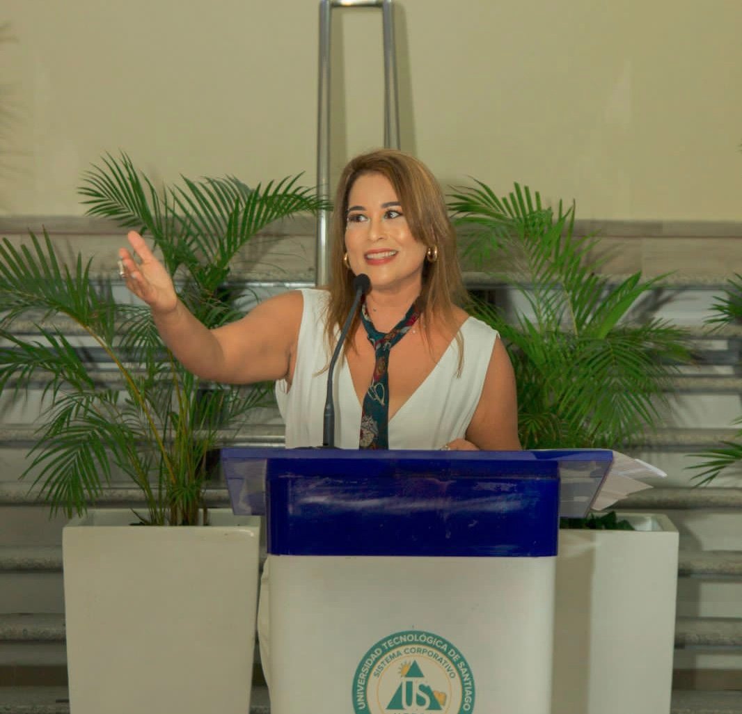 Thelma Leonor Espinal presenta exposición “Dejarse encontrar, reconstruir la utopía” en el Centro de Convenciones UTESA