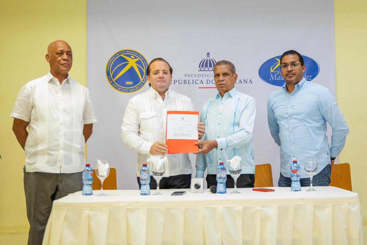 Ministro José Paliza entrega 20 MM para remodelación del Centro Cultural y área de Salud de la Fundación Mauricio Báez