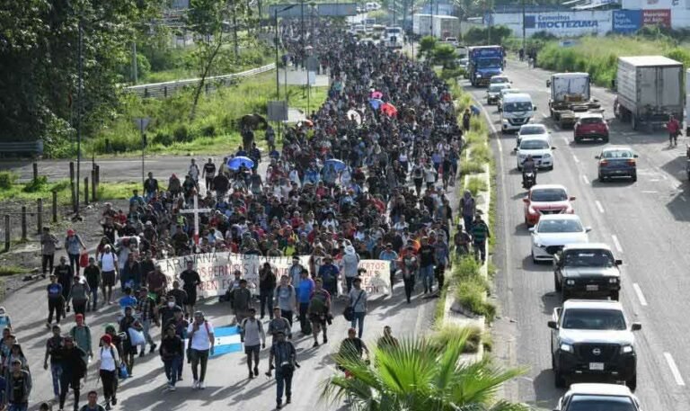Mas de 5 mil migrantes marchan desde Tapachula a frontera EEUU