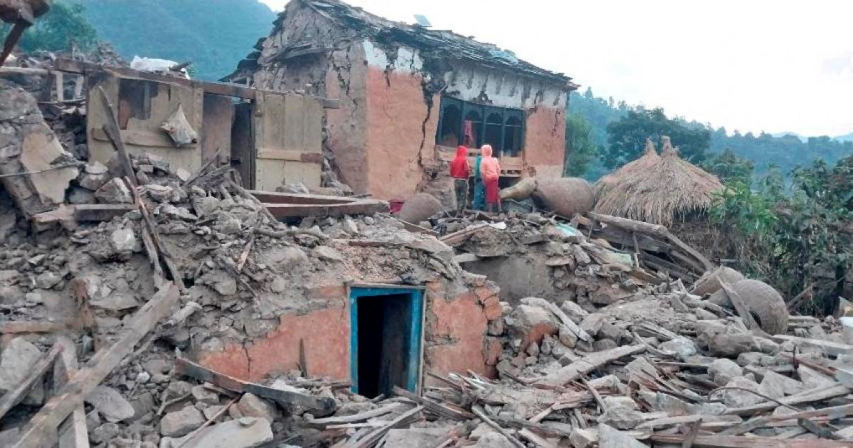 Al menos 128 muertos y decenas heridos por terremoto En Nepal