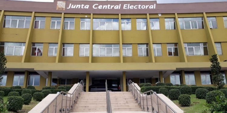 JCE y CONAPE acuerdan facilitar la votación de adultos mayores