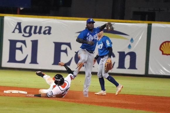 Estrellas tiran no hitter al Licey; Gigantes y Escogido triunfan
