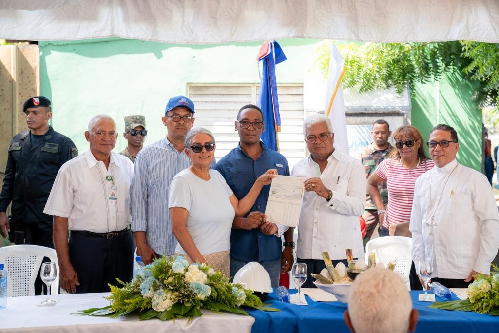El gobierno entrega RD$40 millones para compensar productores de por daños causados en cañaverales y paga más de RD$12.1 millones a trabajadores y braceros
