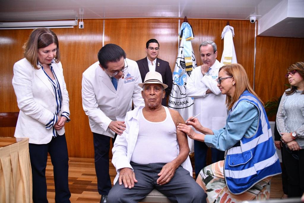 Salud Pública inicia primera "Jornada de vacunación contra Neumococo" dirigida a personas diabéticas