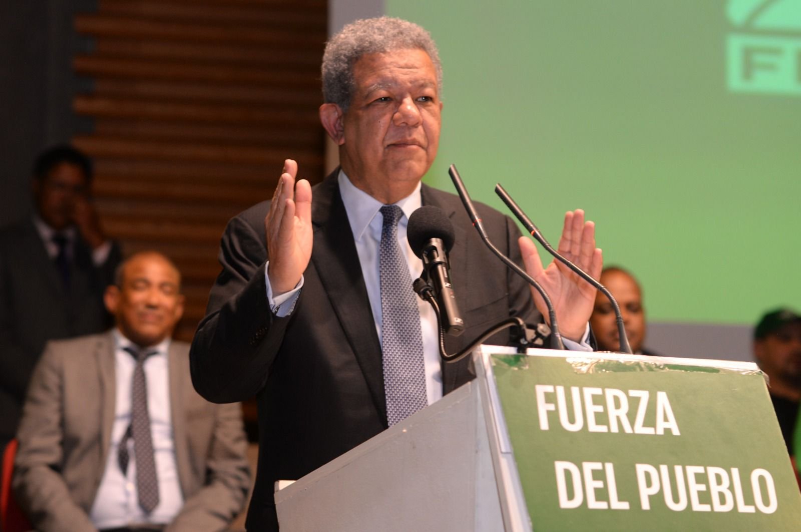 Leonel llama a Abinader a dejar de señalar tanto el pasado y resolver problemas del presente