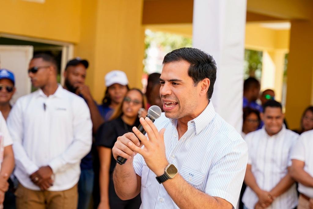 Roberto Ángel afirma gobierno de Luis Abinader está enfocado en romper el círculo de pobreza en SDE y Monte Plata
