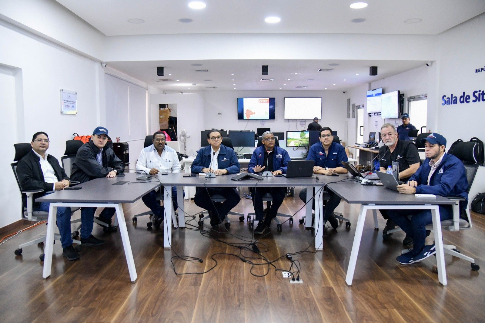 Ministerio de Salud en sesión permanente por disturbio atmosférico en el país 