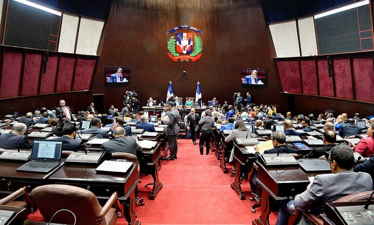 Cámara Diputados crea comisión para estudiar contrato Aerodom