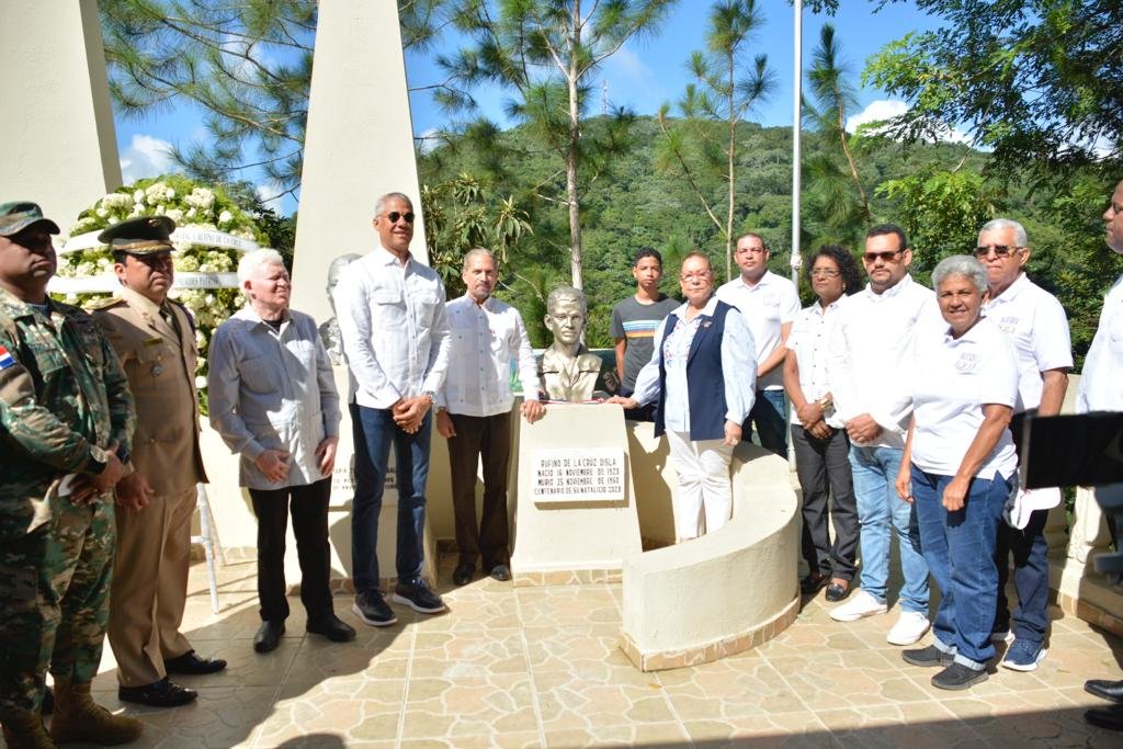 Efemérides Patrias enaltece a las Hermanas Mirabal e inaugura escultura de su compañero de lucha Rufino de la Cruz